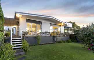 2/245 Jervois Road, Herne Bay