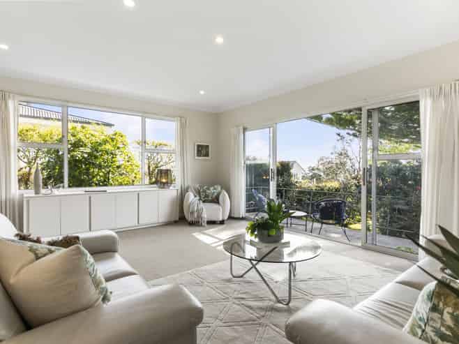 2/245 Jervois Road, Herne Bay