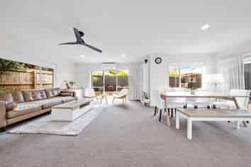 2/13 Fratley Avenue, Farm Cove