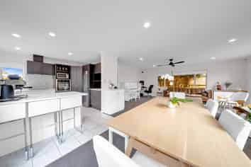 2/13 Fratley Avenue, Farm Cove