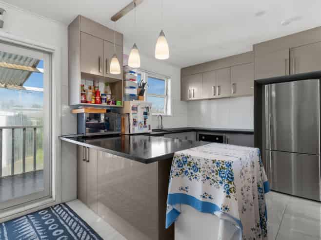8 Julian Place, Otara