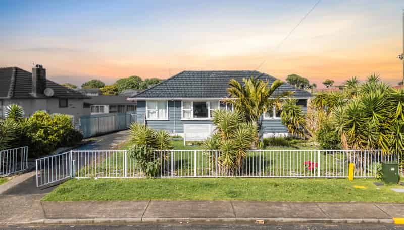8 Julian Place, Otara
