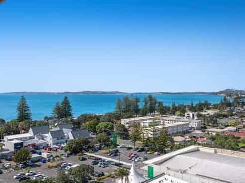 1113/11 Tamariki Avenue, Orewa