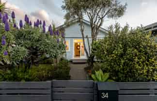 34 Puru Crescent, Lyall Bay