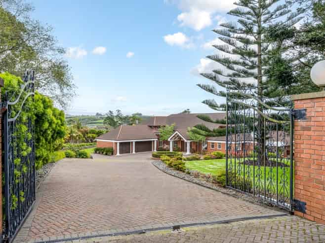 84 Potts Road, Whitford