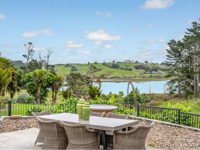 84 Potts Road, Whitford
