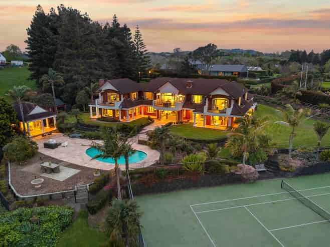 84 Potts Road, Whitford