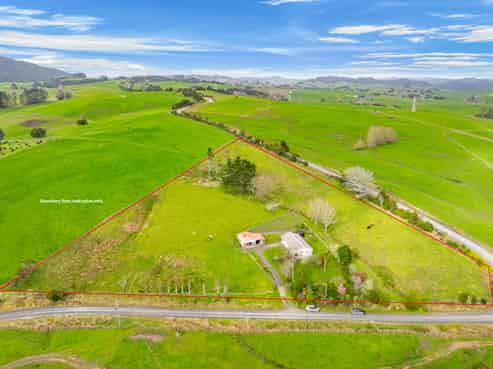 10 Taipuha Settlement Road, Otamatea Surrounds