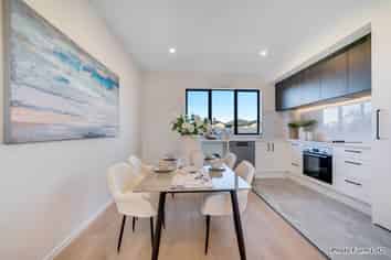 1/32 Tiraumea Drive, Pakuranga