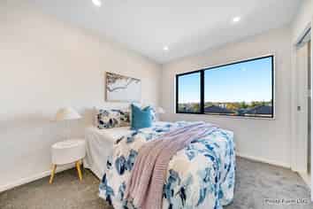 1/32 Tiraumea Drive, Pakuranga