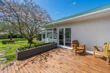 1001 Rata Street, Mahora