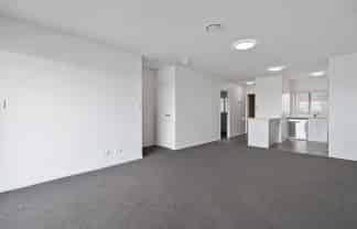 2H/4045 Great North Road, Kelston