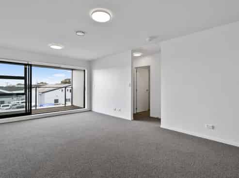 2H/4045 Great North Road, Kelston