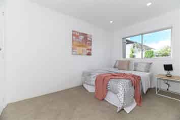 2/23 Locarno Avenue, Sandringham