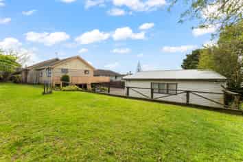36 Barrys Road, Glendene