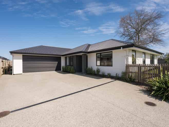 11 Carmine Crescent, Richmond