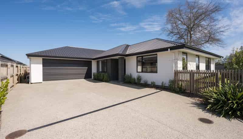 11 Carmine Crescent, Richmond