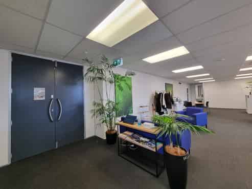 Commanding Inner City Office