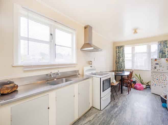 6 Lambert Street, Marton