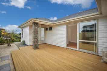 27 Caldera Drive, Long Bay