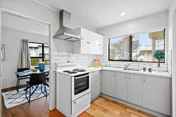 2/17 Anglers Way, Wattle Downs