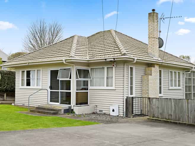 17 Sillary Street, Hamilton East