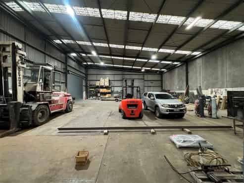 Large Canopy and Yard with High-Stud Warehouse