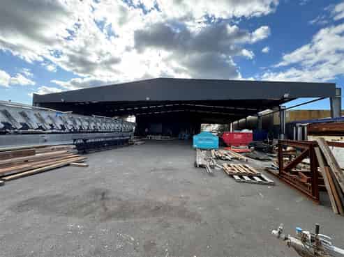 Large Canopy and Yard with High-Stud Warehouse