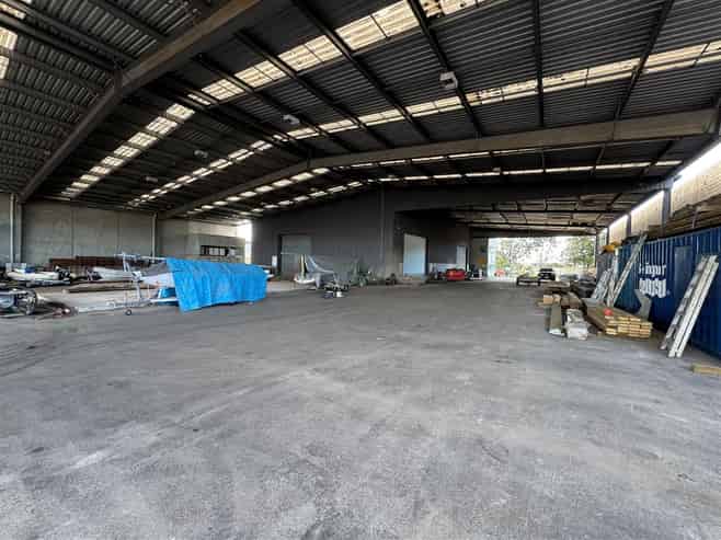 Large Canopy and Yard with High-Stud Warehouse
