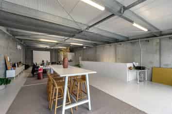 Tenanted investment in Mount commercial zone