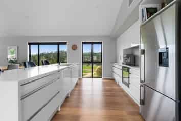 8 Watercourse Way, Tikipunga