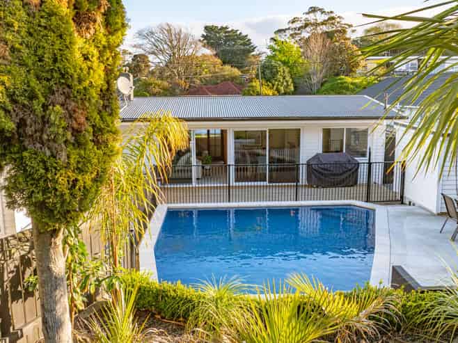56 Great North Road, Saint Johns Hill