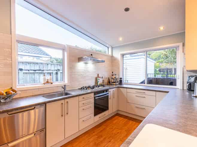 56 Great North Road, Saint Johns Hill