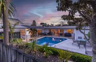 56 Great North Road, Saint Johns Hill
