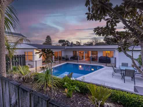 56 Great North Road, Saint Johns Hill