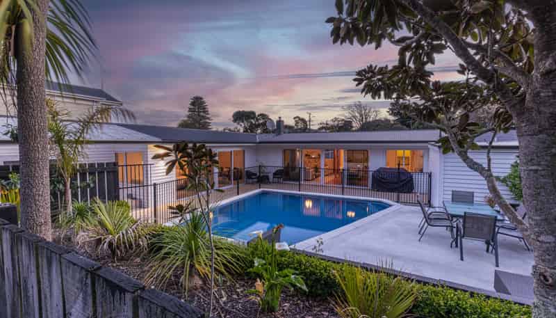 56 Great North Road, Saint Johns Hill