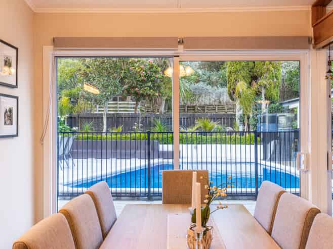 56 Great North Road, Saint Johns Hill