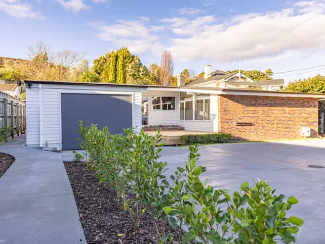 56 Great North Road, Saint Johns Hill