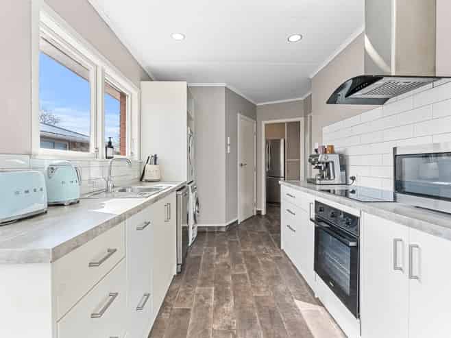 18 Riversdale Drive, Merrilands