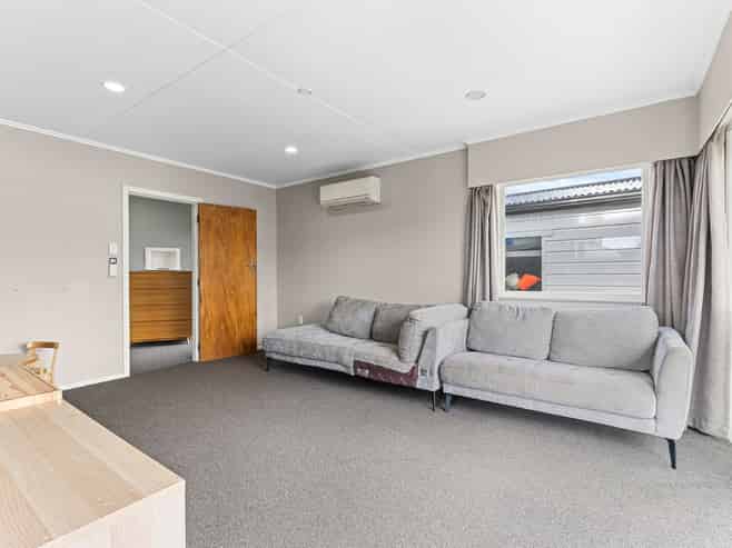 18 Riversdale Drive, Merrilands