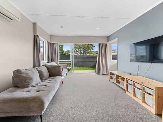 18 Riversdale Drive, Merrilands