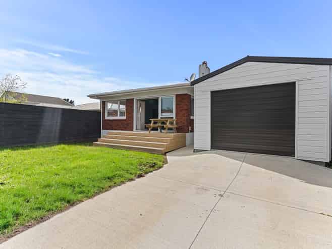 18 Riversdale Drive, Merrilands