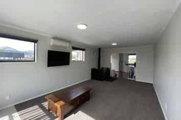 61 Tay Street, Mosgiel