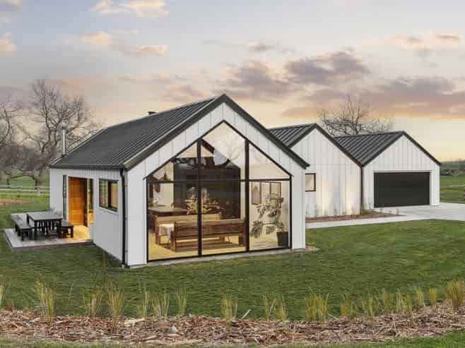 3072 Cambridge Road, Cambridge