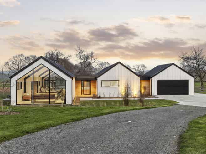 3072 Cambridge Road, Cambridge