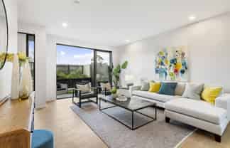 83 Bearing Parade, Long Bay