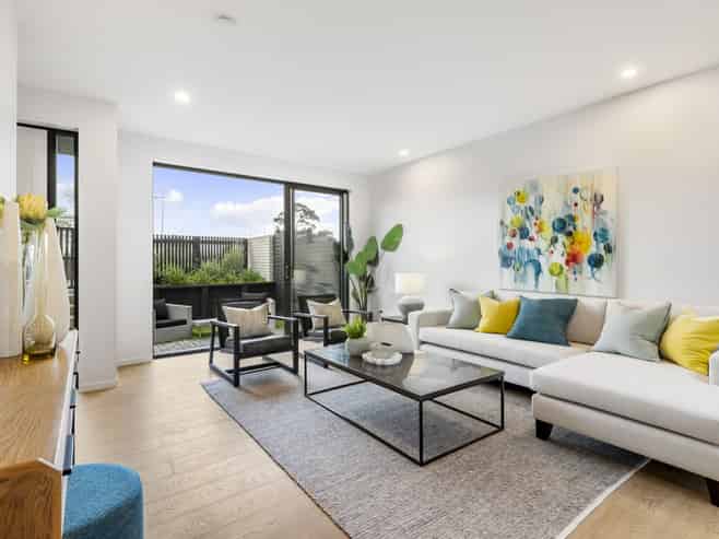 83 Bearing Parade, Long Bay