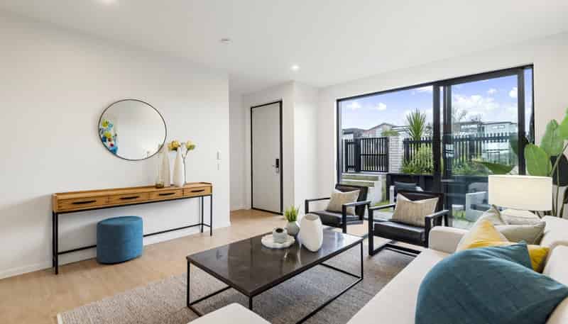83 Bearing Parade, Long Bay