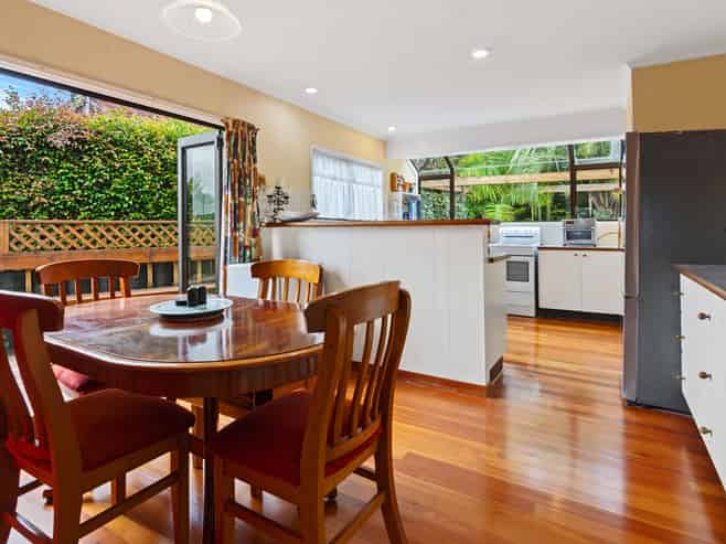 2/58 Glencoe Road, Browns Bay