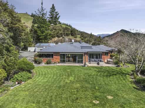 8 Lee Valley Road, Brightwater